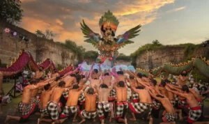 Tari-Kecak-GWK-Tempat-Nonton-Tari-Kecak-di-Bali-Traveloka-Xperience