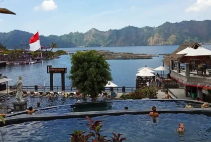 Batur Natural Hot Spring, Sensasi Berendam Hangat di Tepi Danau Batur